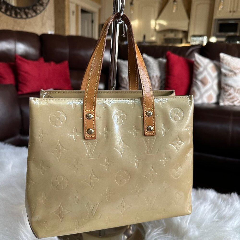 ❌SOLD❌ Authentic Louis Vuitton Monogram Vernis Reade PM Tote - Picture 3 of 15